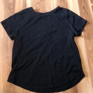 black old navy t shirt